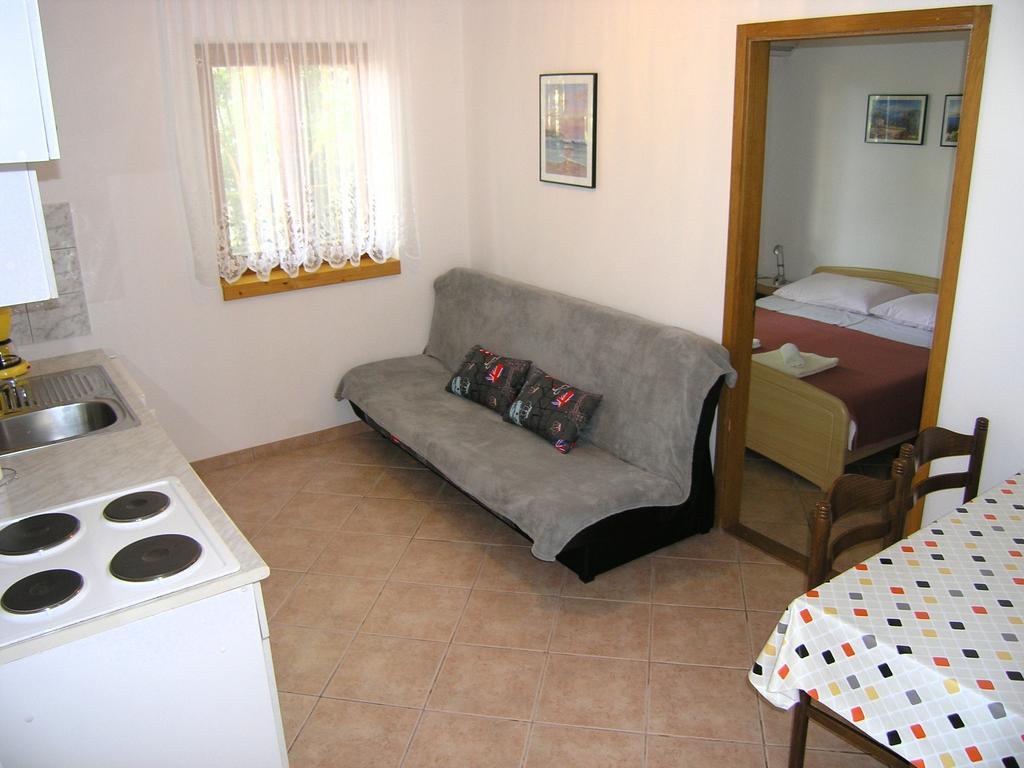 Apartmani Dolencic Krk Town Exterior foto