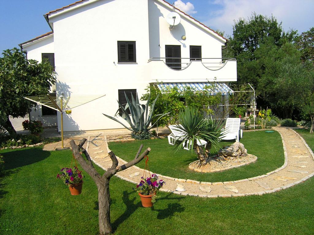 Apartmani Dolencic Krk Town Exterior foto